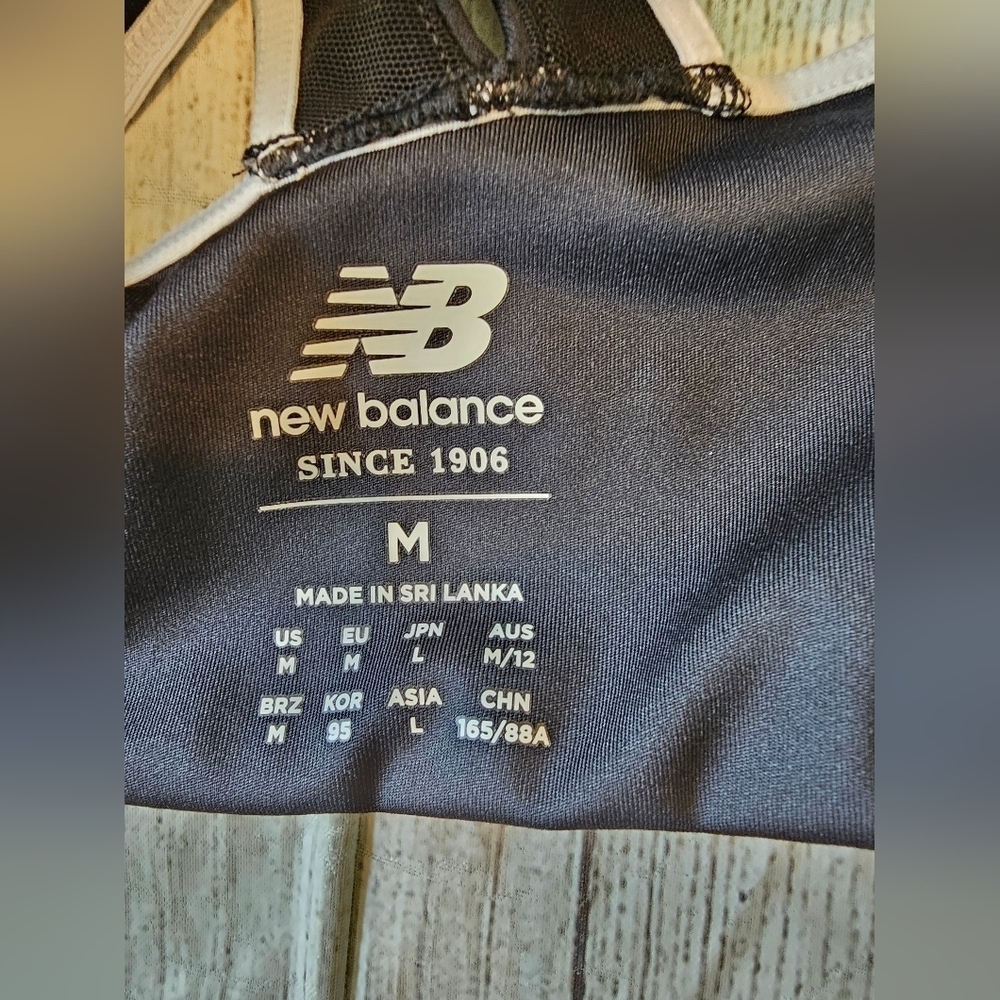 New Balance Women's Size Medium Black Q Speed Longline Sports Bra Vented Active - Picture 8 of 8